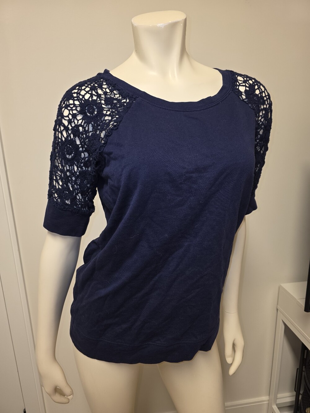 Denver Hayes Navy Crochet Sleeve Top XS Runs Larger